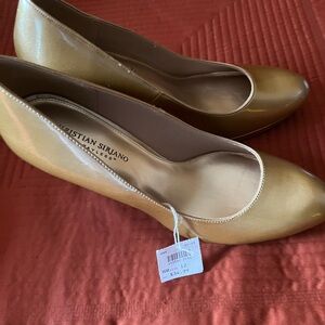 NWOT ladies size 12. Coming from a smoke and pet free home